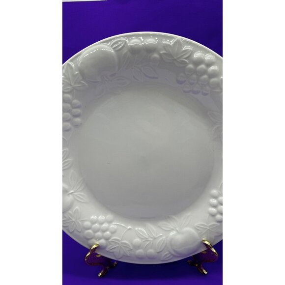 Vtg Gibson China White Embossed Raised Fruit Chop Plate/Serving Platter 12" Dia. - Picture 3 of 8